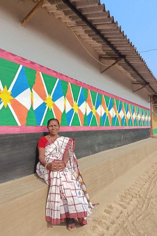 The Santhal tribe aren’t traditionally weavers, but wear a distinct chequered pattern of cotton cloth as a unifying identity for their tribe. Image: Lipsa Hembram 